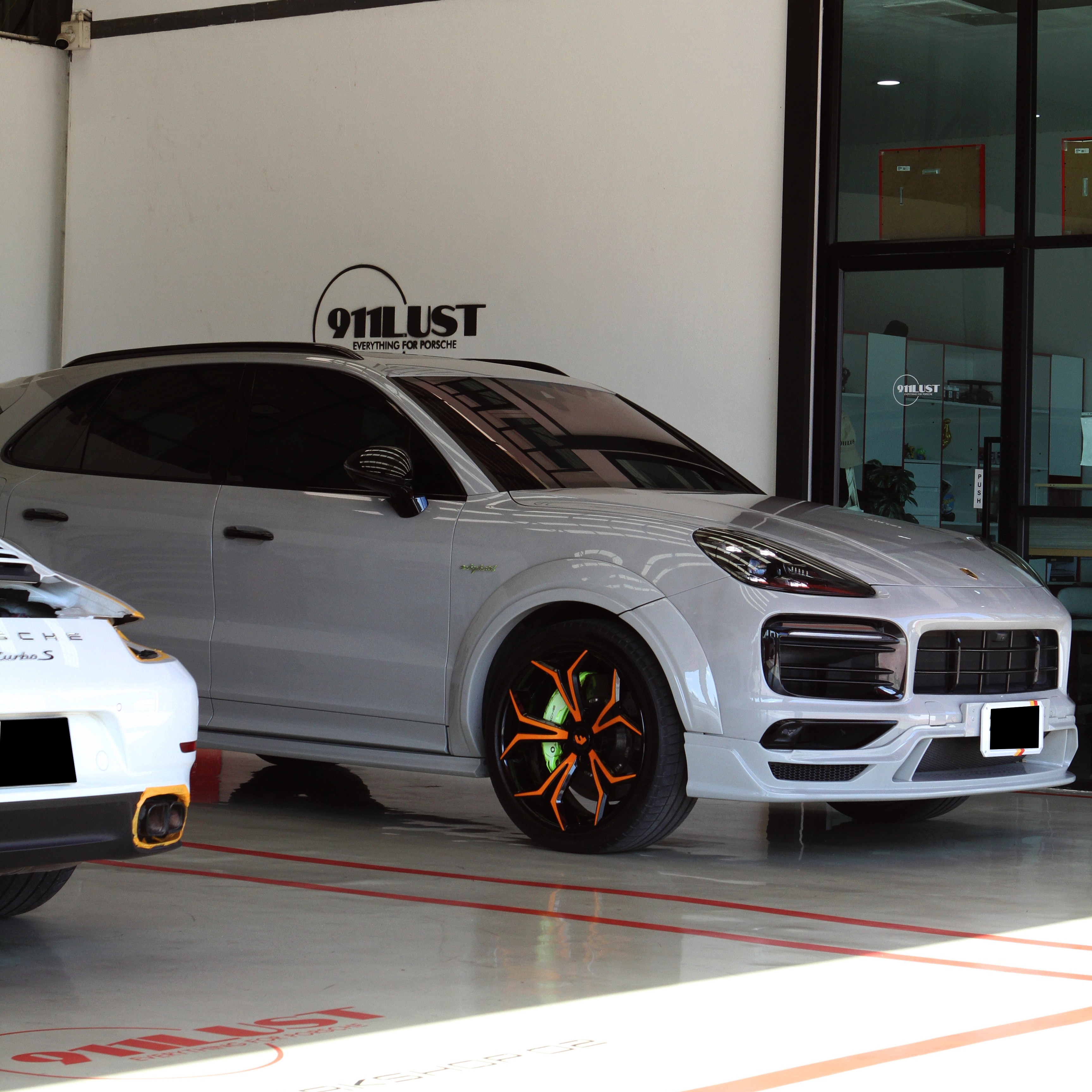 Porsche Cayenne: SUV ที่ผสมผสานความหรูหราและสมรรถนะสูง