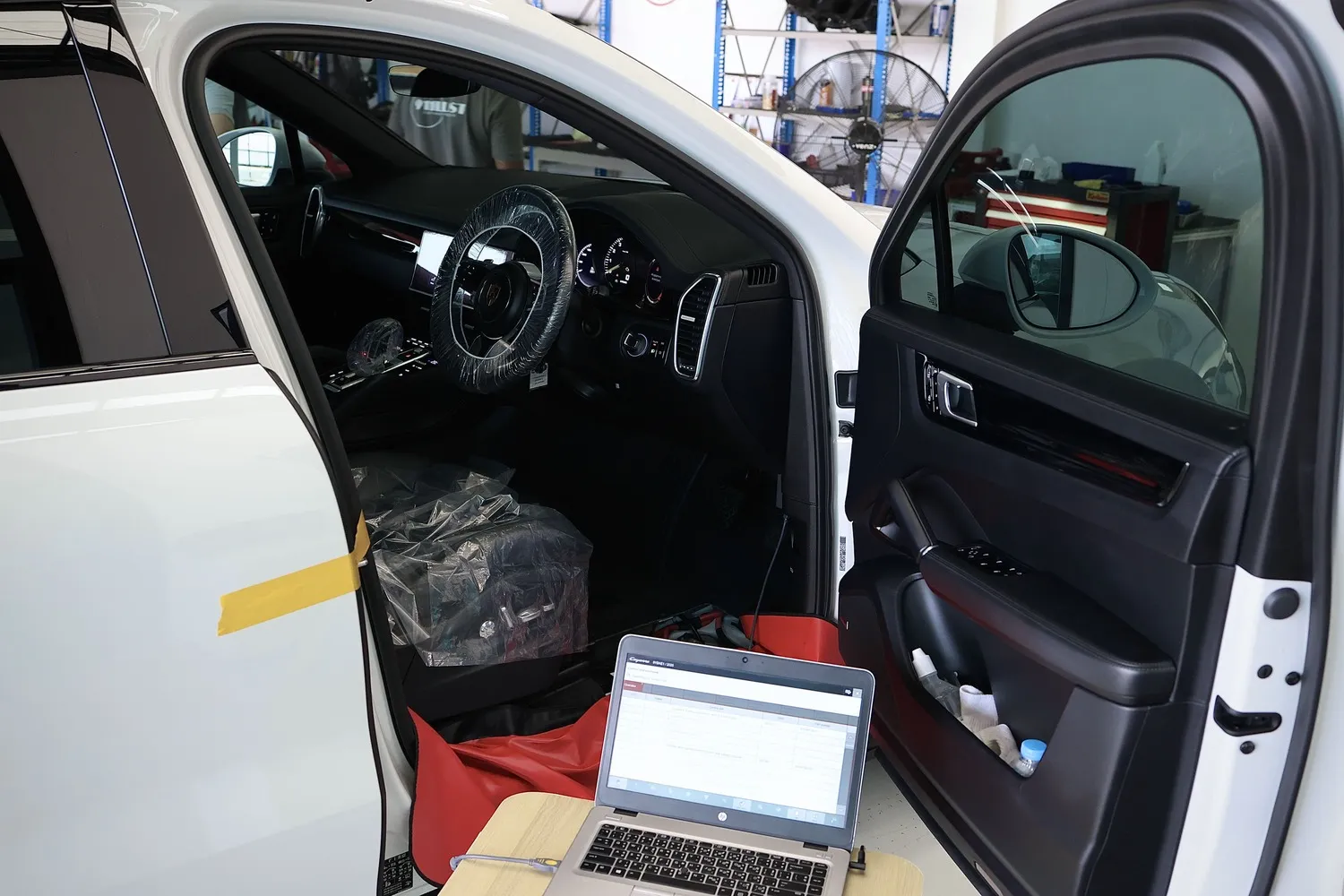 ยกระดับการปกป้อง Porsche สู่ขีดสุดด้วยฟิล์มใสกันรอย 3M การลงทุนเพื่อรักษามูลค่ารถยนต์พรีเมียม